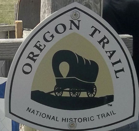 Oregon Trail National Historic Trail (logo)